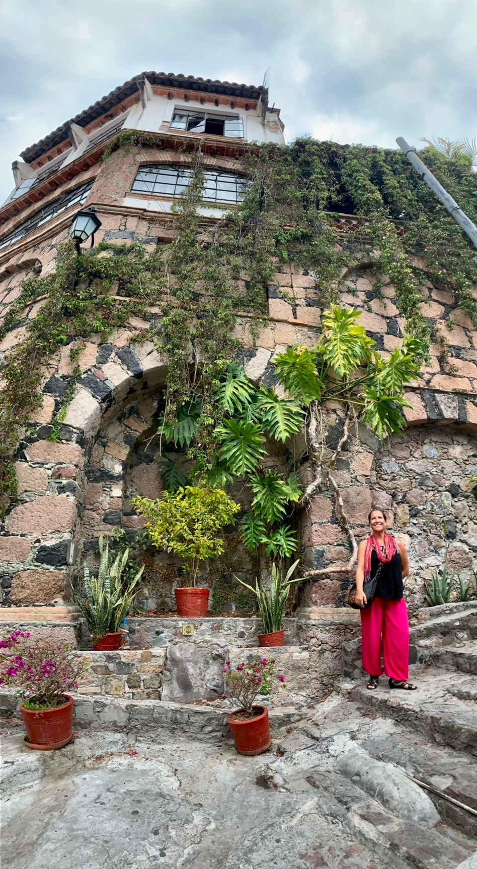 The park has two underground rivers called the Chontalcoatlán, which is eight km long, and the San Jeronimo, which is 12 km long. The tunnels that have been formed by these rivers are still completely active, as the water continues to cut away little by little at the rock. Both have areas with rocks and sandy beaches on each side and the darkness is complete in much of the tunnels’ lengths. The San Jeronimo River has its origins in natural springs that lie in San Pedro Zictepec, Mexico State. 