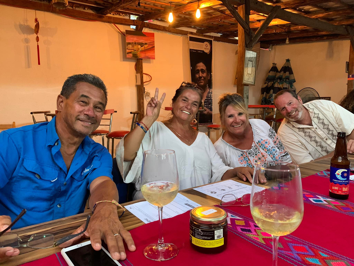 At least 6 PanamaPosse boats ended up here for a slow food beer and food pairing in Huatulco, Marina Chahúe. Definitely worth checking it out when you stop here. Ramble on Rose, Mar y Sol, Animal Cracker, Gen M, Wind Drift, Karuna