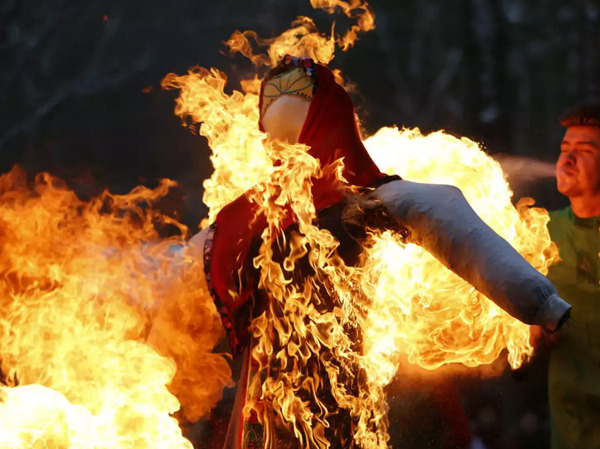 BURNING EFFIGY  MUÑECOS DE AÑO VIEJO PANAMA