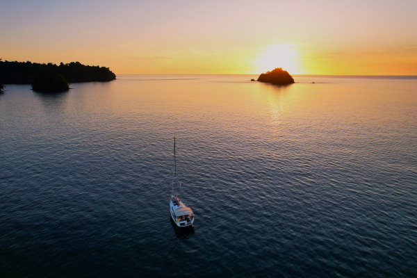 lady slipper on anchor at isla coiba