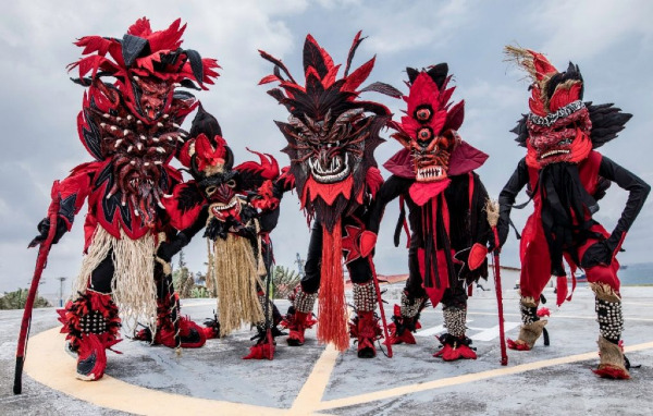 The Casa de la Cultura Congo is an open public space that hosts workshops and the creation of arts and crafts. Focusing on Congo art, the mission of the Casa de la Cultura Congo is to exalt and express the importance of the colonial Latin and African legacy in Portobelo, by bringing those traditions to life through different creative expressions.