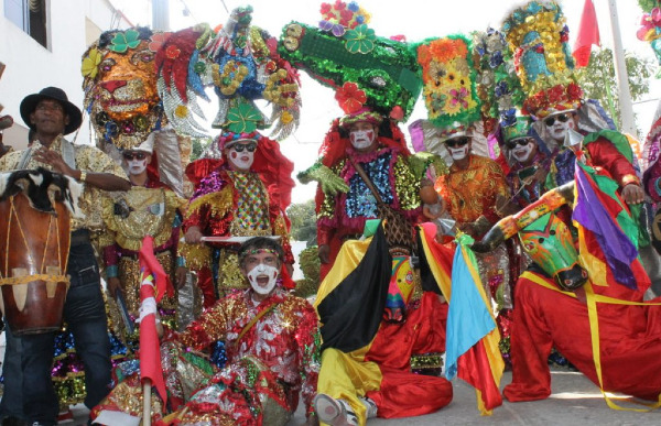 The Casa de la Cultura Congo is an open public space that hosts workshops and the creation of arts and crafts. Focusing on Congo art, the mission of the Casa de la Cultura Congo is to exalt and express the importance of the colonial Latin and African legacy in Portobelo, by bringing those traditions to life through different creative expressions.