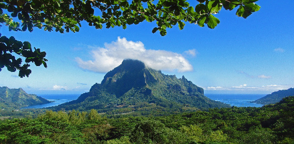 Hiking Mo'ore'a, French Polynesia,  